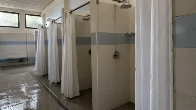 Legionella campeggi: il blocco docce blocco docce di un campeggio, punto critico per la legionella nei campeggi e villaggi turistici