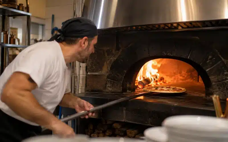 Pulizia cappe per pizzerie con forno a legna a Modena – AirBio